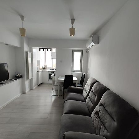 Ultracentral Ploiesti Apartment-Free Private Parking Exteriör bild