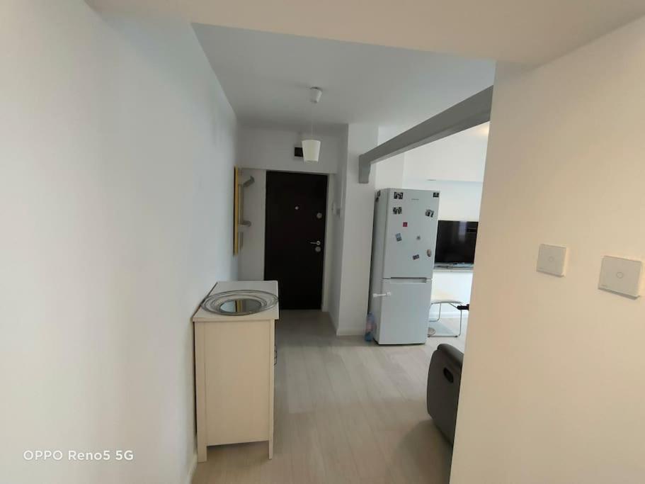 Ultracentral Ploiesti Apartment-Free Private Parking Exteriör bild
