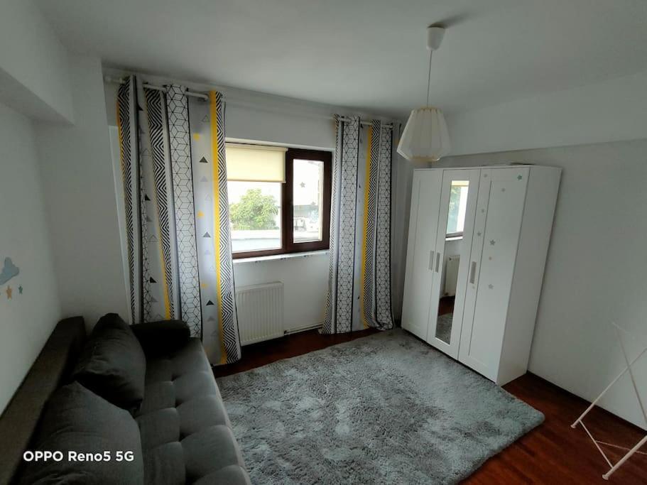 Ultracentral Ploiesti Apartment-Free Private Parking Exteriör bild