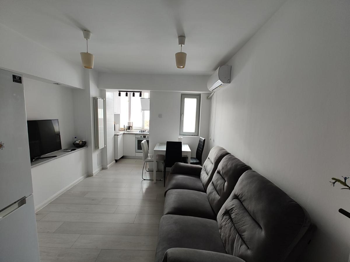 Ultracentral Ploiesti Apartment-Free Private Parking Exteriör bild