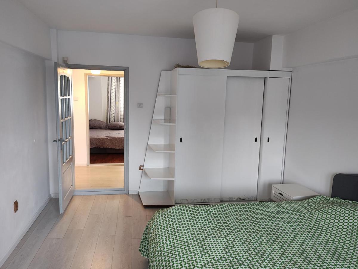 Ultracentral Ploiesti Apartment-Free Private Parking Exteriör bild